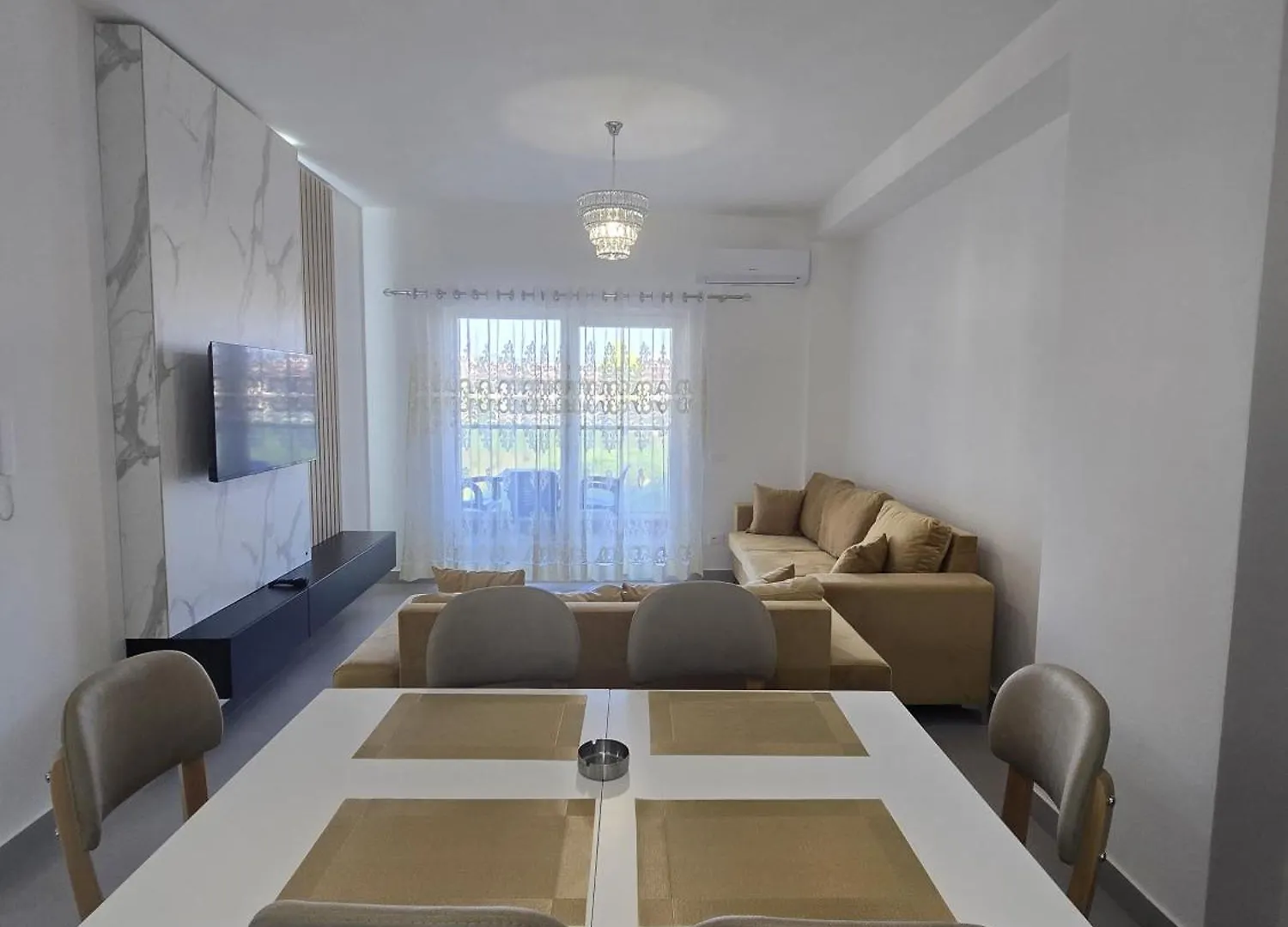Lika Apartment Golem  Albania